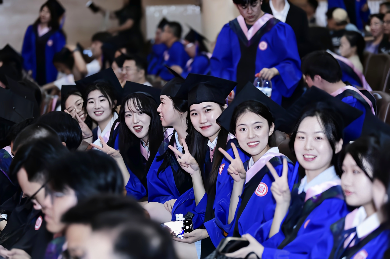 中央民族大學(xué)管理學(xué)院隆重舉行2025年畢業(yè)典禮暨學(xué)位授予儀式